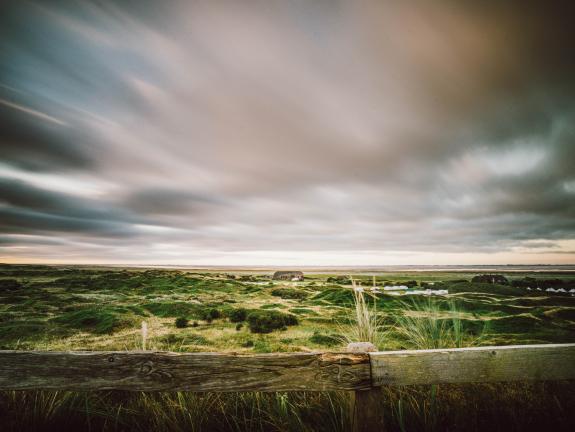 Blick von der Melkhörndüne auf die Jugendherberge Domäne Melkhörn 
